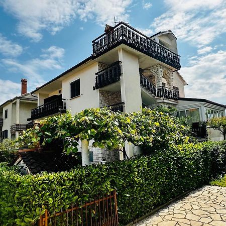 Casa Blanca Apartment Umag Exterior photo